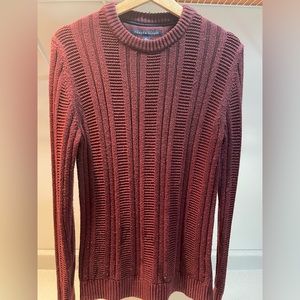 Tommy Hilfiger - Crewneck sweater in maroon.